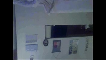 Азиатка стоит раком и трахается около стены с парнем